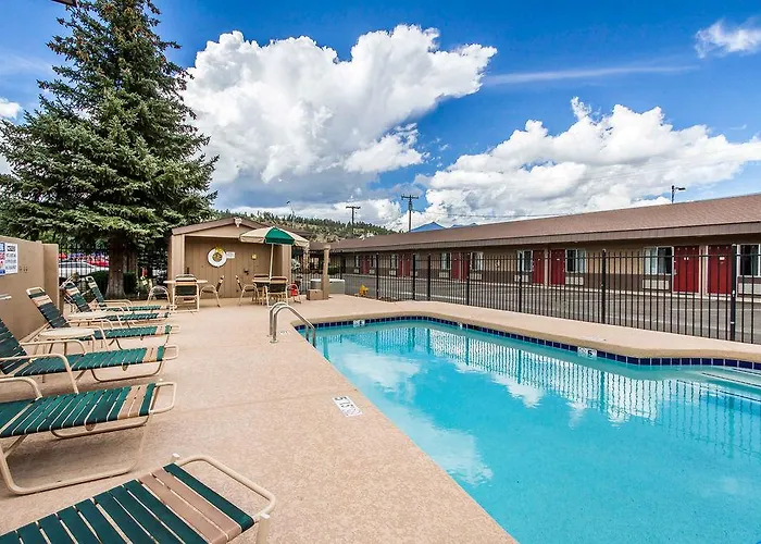 Econo Motel 2*