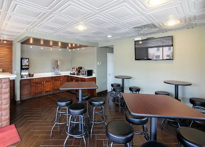 Econo Motel 2*